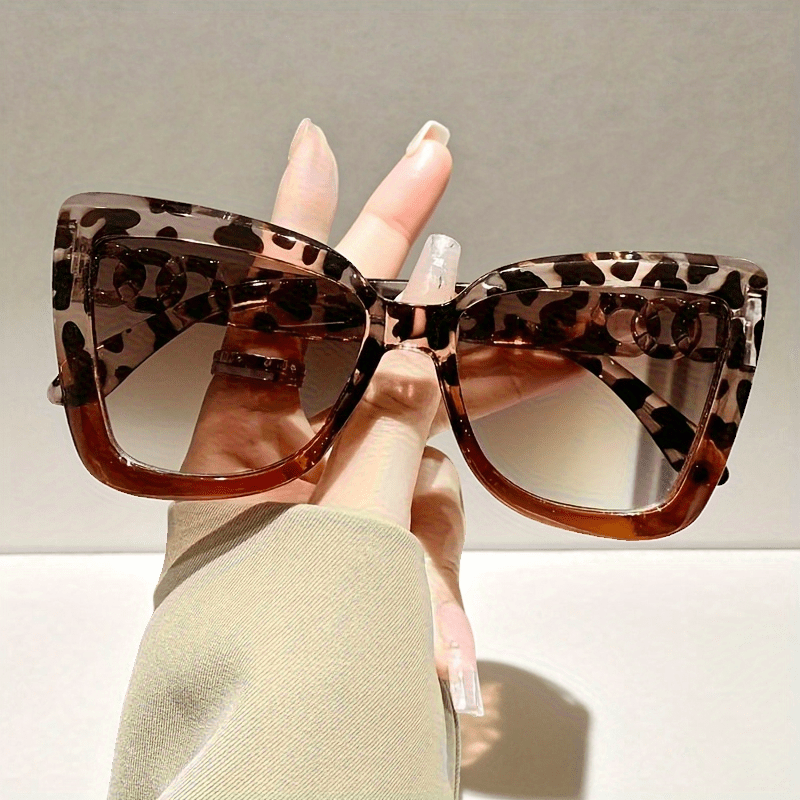 Fashionable Women's Cat Eye Fashion Glasses, Leopard Print PC Frame and Daily Style, Ideal and Fashionable Decorative Glasses